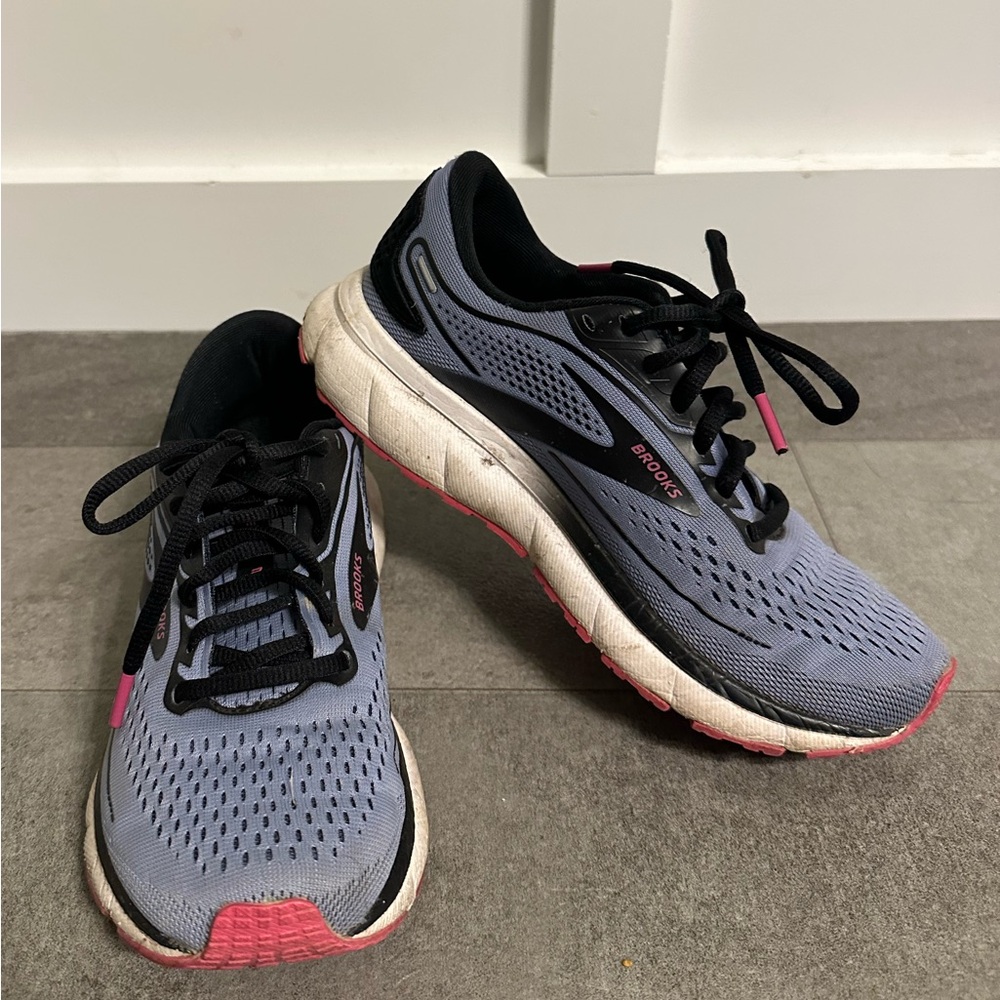 Brooks Trace Sneakers